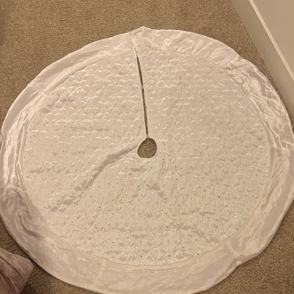 White Christmas Tree Skirt